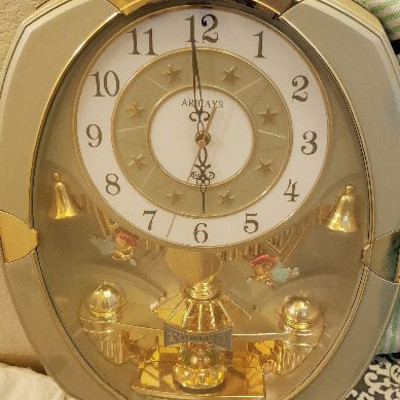 Chiming wall clock