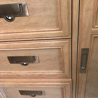 Hutch detail