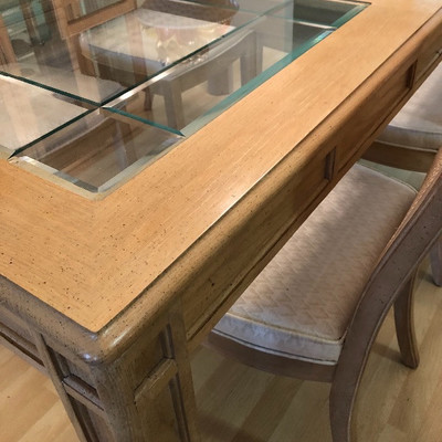 Dining table detail