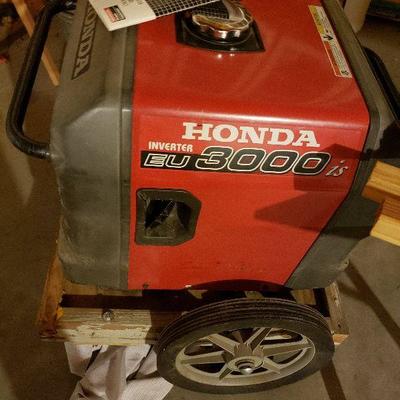 Lightly used Honda ultra quiet generator