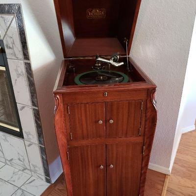 1915 Victor Victrola - excellent vintage condition