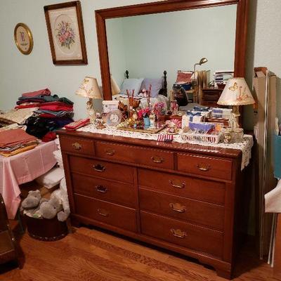 Willett cherry lowboy dresser w/mirror
