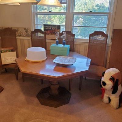 Dining Room Table & Chairs
