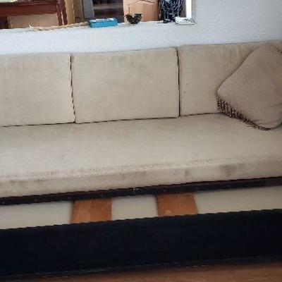 Trundle bed
