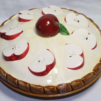 Over and Back (Portugal) Covered Apple Pie Serving Dish