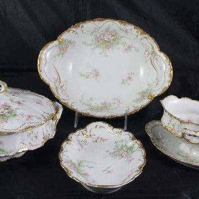 Theodore Haviland Limoges  France Memphis Queensware Company; covered vegetable, 2 oval vegetable bowls, gravy boat and oval pickle dish