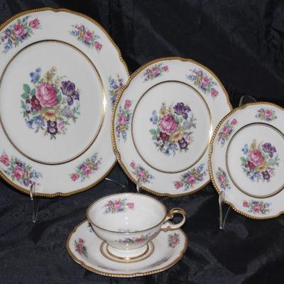 Castleton USA â€œCastleton Roseâ€ 1950-1972; 8 dinner plates, 7 salad plates, 6 B&B plates 7 cups and saucers
