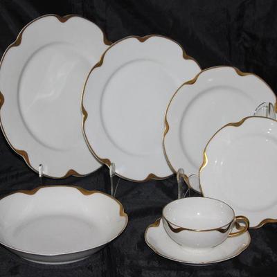 Haviland & Company Limoges France â€œSilver Anniversaryâ€ Circa 1902; 8 dinner plates, 8 luncheon plates, 8 salad plates, 4 B&B...