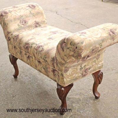  Queen Anne Upholstered Decorator Bench 