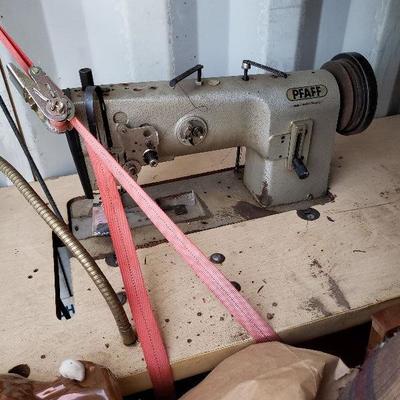 Industrial sewing machine