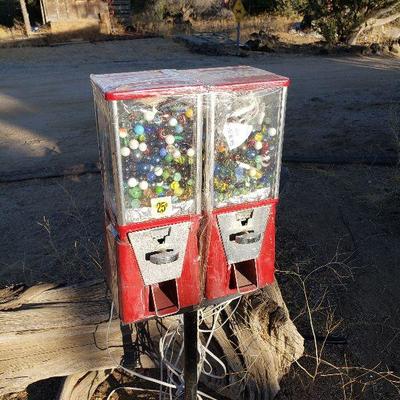 Double gumball machine