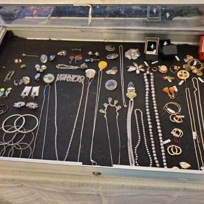 Gold and silver jewelry in the Dec. 6 and 8 Fair Lawn sale