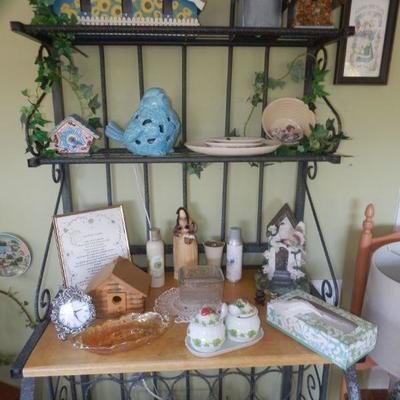 BAKER'S RACK
