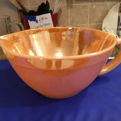 FIRE KING MIXING BOWL W/SPOUT