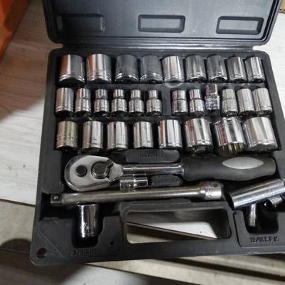 33 pc socket set in case