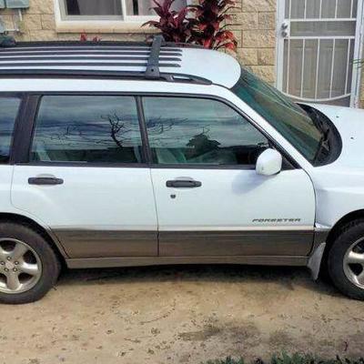 HFS003  2002 4-Door White Subaru Forester AWD SUV