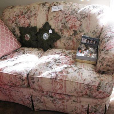 Broyhill love seat   BUY IT NOW $ 125.00