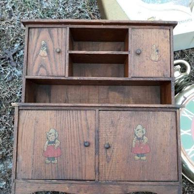 Early Childs hutch