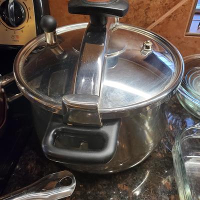 Chef grade pressure cooker