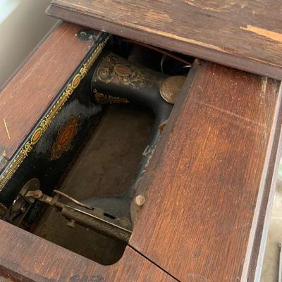 Singer sewing machine $80
needs repair