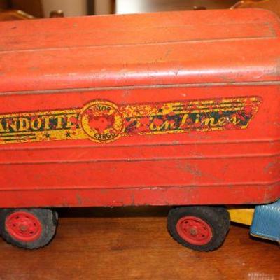 ANTIQUE TOY TRUCK