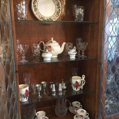 various hutch items 