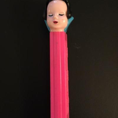 Vintage Snow White PEZ dispenser