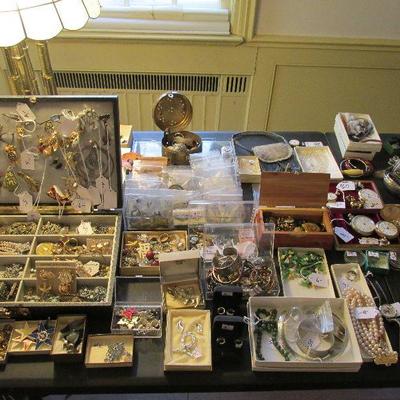 Hundreds of costume jewelry pieces