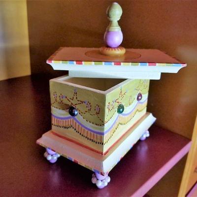 (#180) Small wood painted box with legs and lid.  Mackenzie Childs STYLE ~ 4" tall.  $10