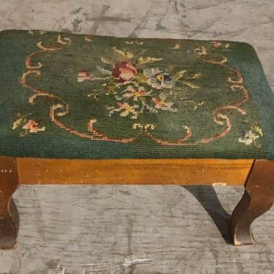 https://www.ebay.com/itm/124123634063 LAN791: Antique step stool small $25