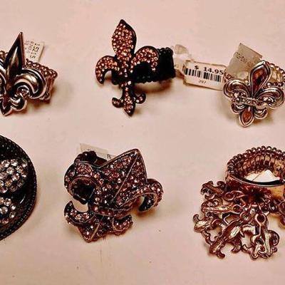https://www.ebay.com/itm/114171663741 BOX074X LOT OF SIX FLEUR-DE-LIS STRETCH RINGS  "COSTUME JEWELRY" $30.00