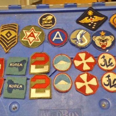 https://www.ebay.com/itm/114163258551 BOX070R COLLECTION OF TWENTY FIVE VINTAGE MILITARY PATCHS $80.00