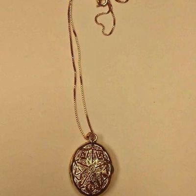 https://www.ebay.com/itm/124135610774 Rxb010 STERLING SILVER LOCKET & CHAIN  18 INCH CHAIN (ITALY) LOCKET (CHINA) BOTH ITEMS GOLD...