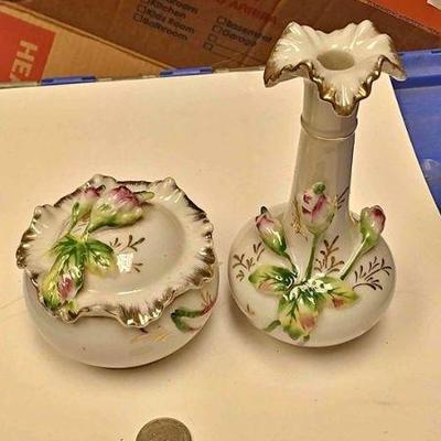 https://www.ebay.com/itm/124140003300 Box070AB VINTAGE CERAMIC FLOWERED VASE AND DISH WITH LID $10.00