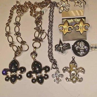 https://www.ebay.com/itm/114174499766 AB0008 COSTUME JEWELRY LOT OF EIGHT FLEUR-DE-LIS JEWELRY PCS $30.00 BOX 74 AB0008