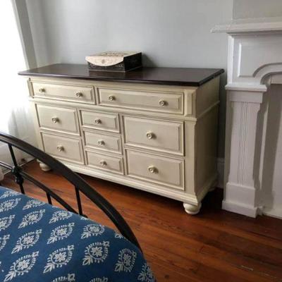 PA020 Bed Frame $125, Mattress $100, Comforter $20, Chest of Drawers $125 .
We will not hold unless Paid for
Venmo @Rafael-Monzon-1...