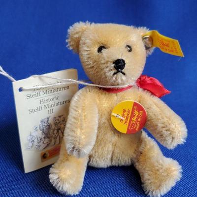 Lot 20A: Steiff Historic Miniature Bear with Tags $20