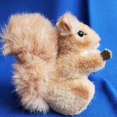 Lot 17: Steiff Squirrel " Possy"  5"    $25