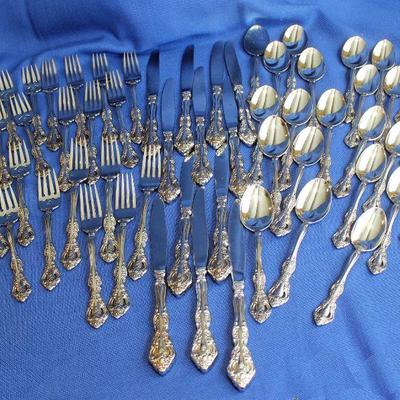 Lot 105:Oneida Michelangelo Stainless 12 5-pc Place Settings $250