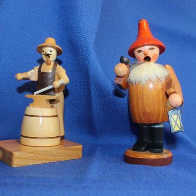 Lot 65: 2 Vintage GDR Smokers $40