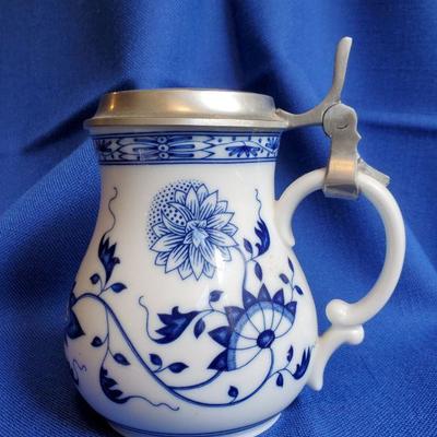 Lot 92: Blue Onion Stein  $30