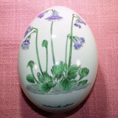 Lot 9: Large Rochard Limoges Egg Trinket Box   $10