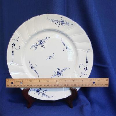 Lot 116 cake plate
