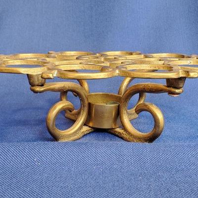Lot 85 trivet