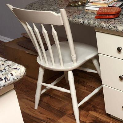 https://www.ebay.com/itm/124190140209	BU1058: White Early American Breakfast Area Chair Local Pickup	 $20 
