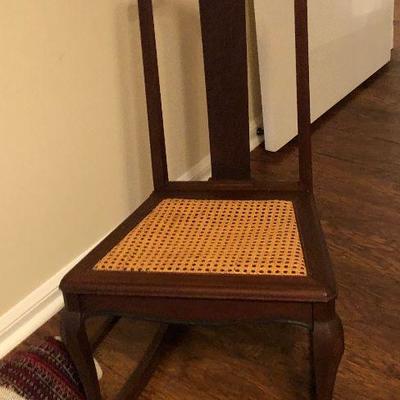 https://www.ebay.com/itm/124190301492	BU1102: Child's Antique Wooden Rocking Chair Local Pickup	 $80 
