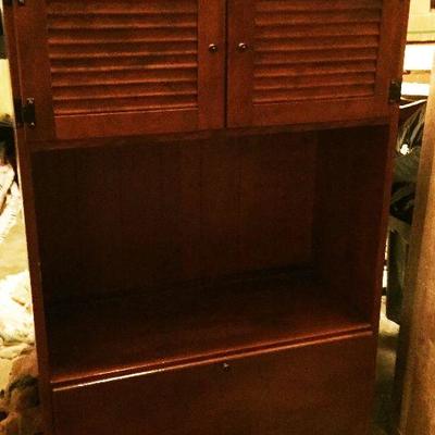 https://www.ebay.com/itm/114226836210	BU1078: Ethen Allen Maple Bookshelf Local Pickup	 $45 
