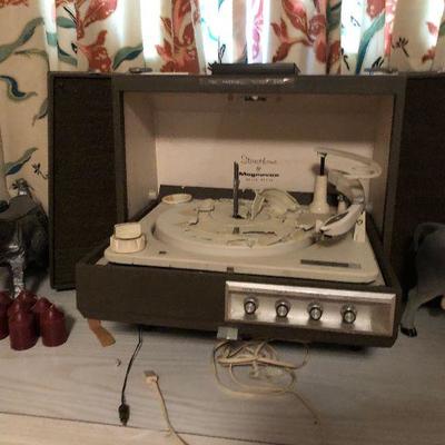 https://www.ebay.com/itm/124190329658	BU1108 VTG MAGNAVOX RECORD PLAYER PORTABLE SOLID-STATE STEREOPHONIC Local Pickup Untested Parts...