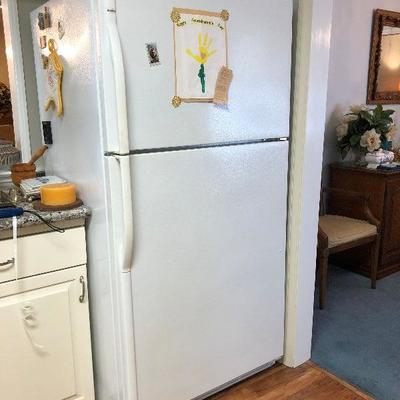 https://www.ebay.com/itm/124189378101	BU1031 Kenmore Refrigerator Local Pickup 	 $200 
