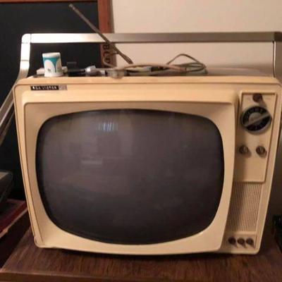https://www.ebay.com/itm/114227010853	BU1096: 1960s Movie Prop TV Untested Local Pickup	 Auction 
